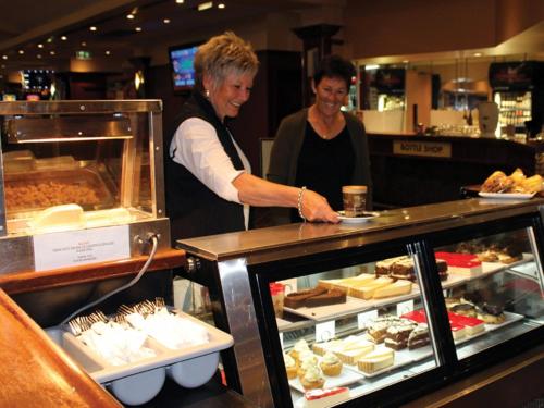 餐廳, 富河高爾夫俱樂部度假村 (Rich River Golf Club Resort) in 摩阿馬