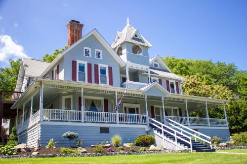 B&B Watkins Glen - Hudson Manor Bed & Breakfast - Bed and Breakfast Watkins Glen