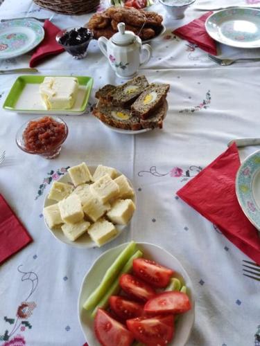 อาหารและเครื่องดื่ม, Casa traditionala Subcetate in เมอร์คูเรียคูก