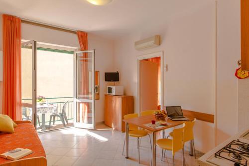 Standard One-Bedroom Apartment (4 Adults) image 1