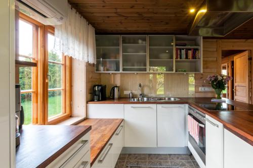 Jossi Holiday Home in Nasva Kula (Saaremaa)