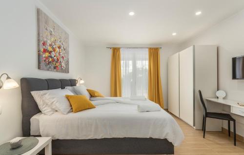 Apartment Kata with Private Pool in ราเดติชิ