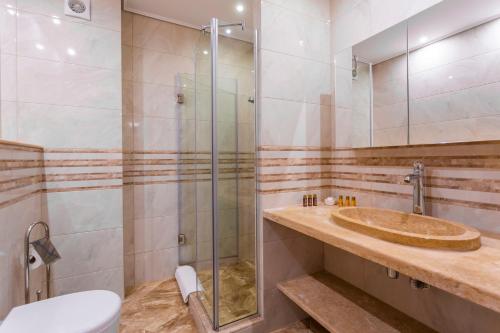 3 bedrooms, 6 beds