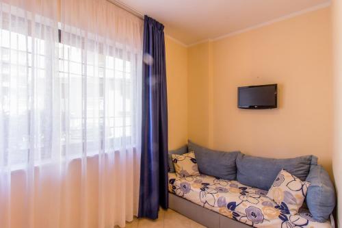 Family One-Bedroom Apartment (6 Adults) image 9
