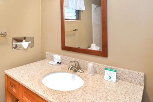 Svendsgaard's Lodge- Americas Best Value Inn & Suites