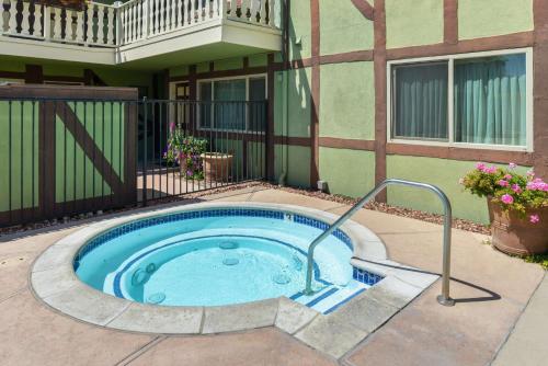 Svendsgaard's Lodge- Americas Best Value Inn & Suites