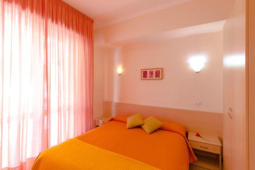 Standard One-Bedroom Apartment (2 Adults) image 3