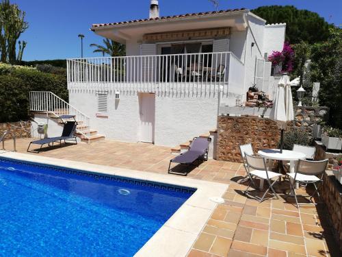 Xalet a primera linea de mar – khách sạn tại Calafat