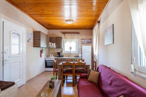  Villa Ninirakis with awesome views! in Áno Moúlia