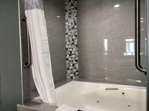 Laguna Inn & Suites Room Type - Double Room with Spa Bath