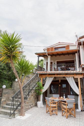  Cavas Luxury Apartments in Nea Iraklitsa