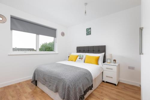 Skyvillion - COZY APARTMENTS in Enfield Town With Free Parking & Wifi