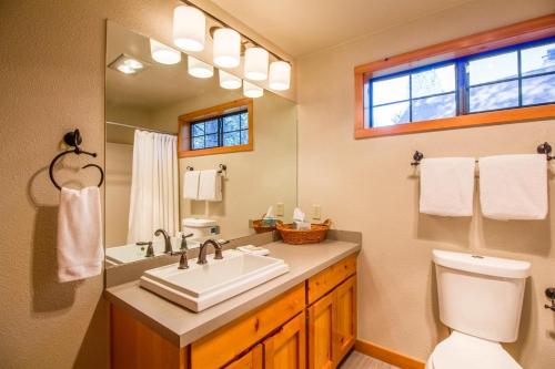 Circle 4 Cabin 23 - main image