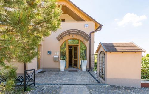 Balaton Fantasy Villa 5