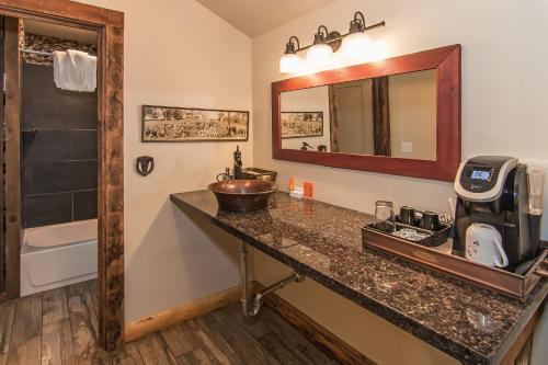 One Bedroom King Suite #10