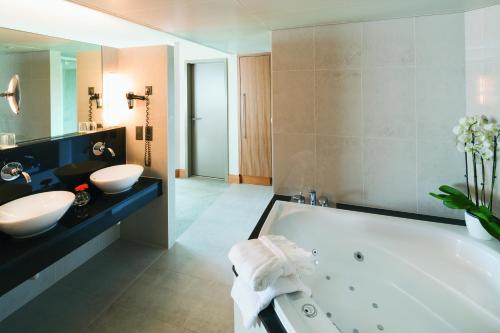 Bathroom, Movenpick Lausanne Hotel in Lausanne