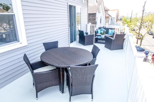 Lux 3 Bd - Perfect & Parking & Massive Patio