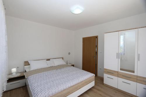 Two-Bedroom Apartment with Garden View image 7