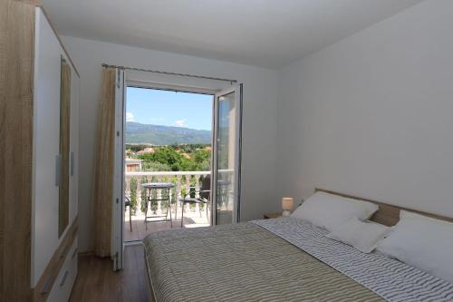 Two-Bedroom Apartment with Garden View image 9
