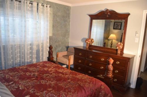 Your Ideal Getaway Home! Close to UTSA & Six Flags
