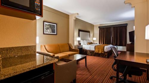Best Western Plus Strawberry Inn & Suites - image 8
