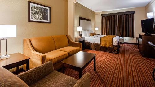 Best Western Plus Strawberry Inn & Suites in Knoxville, USA