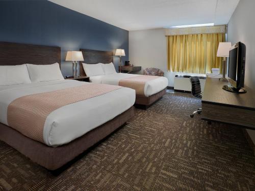 Queen Room with Two Queen Beds - Non-Smoking
