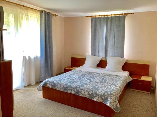One-Bedroom Suite image 3