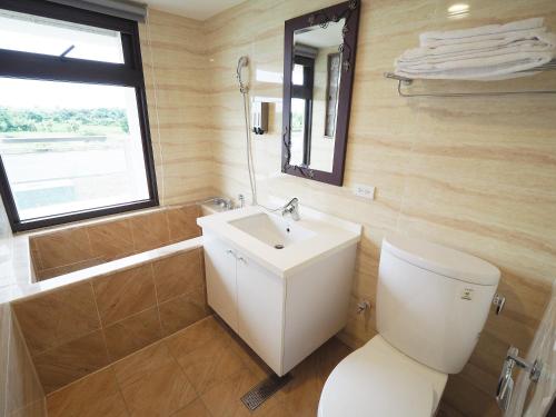 Standard Double Room image 5