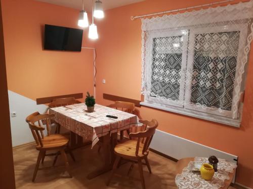  House Natali, Unterkunft in Vrhovine