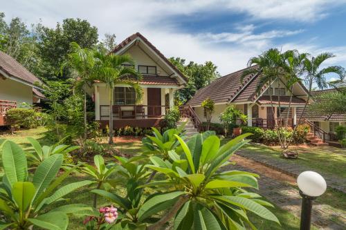 Lanta Manda Resort in Pra Ae Beach