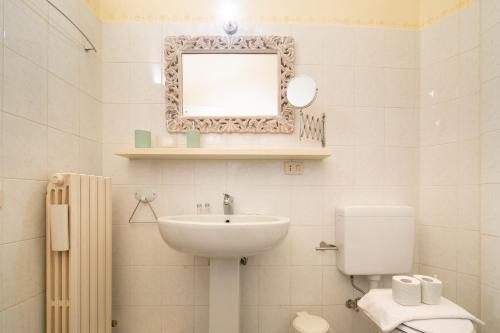 Romantic Pitti - image 10