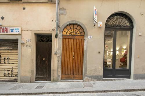 Romantic Pitti - main image