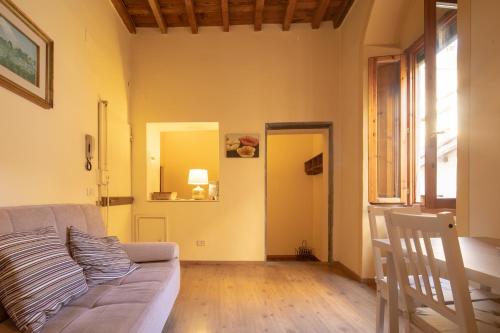 Romantic Pitti - image 7