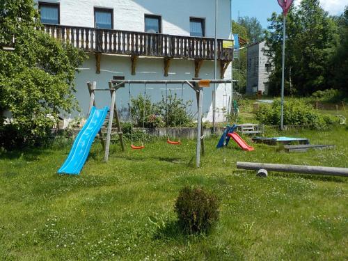 Spēļu laukums, Zehrermühle Campinghütte (Zehrermuhle Campinghutte) in Innernzell