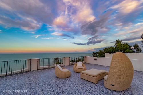 Baia Delphis Resort - image 2