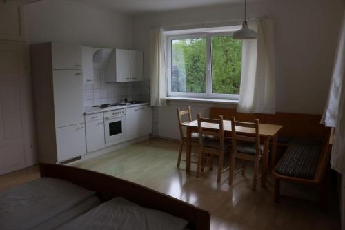 Apartment with Mountain View