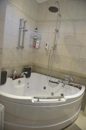 Vannas istaba, Crambero Suites in Agros