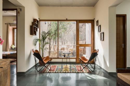 StayVista presents The Owl House, a Hillview villa featuring Inviting rooms, A cozy terrace & A beautiful lawn photo 3