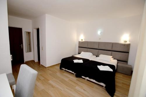 1 double bed
