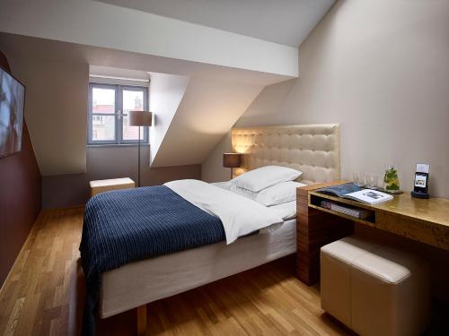 The ICON Hotel & Lounge - image 7