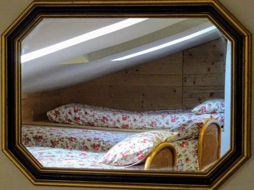 1 queen bed, 3 twin beds