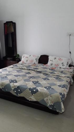 1 king bed, 1 sofa bed