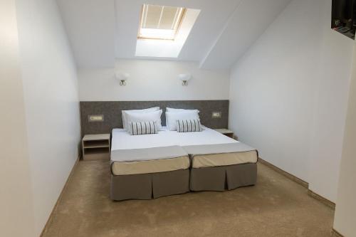 Hotel Central - image 14