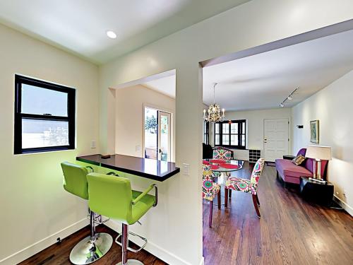 New Listing! Ventura Gem - 200 Yards To Beach! Duplex - image 10