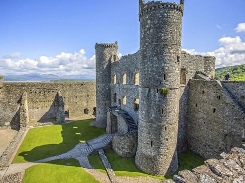 Harlech Apartments - Branwen