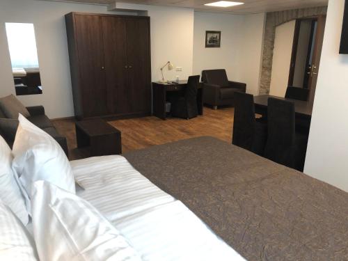 City Hotel Tallinn by Unique Hotels - image 4