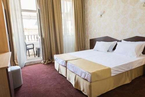 Hotel Central - image 5