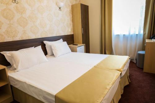 Hotel Central - image 7