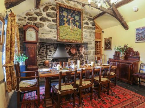Tyddyn Morthwyl in Gell Farm
